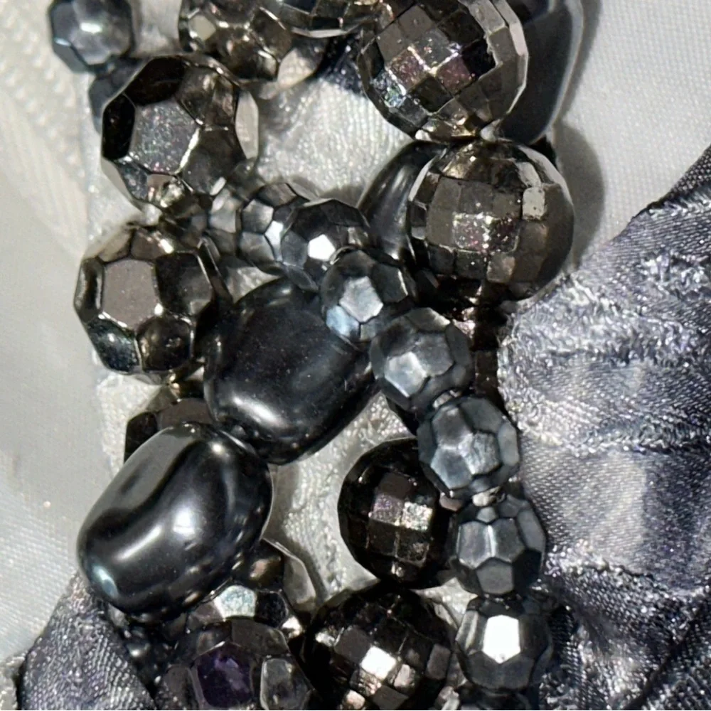 Carmen Marc Valvo Sz 6 White Black Rose Print Beaded Neck Sleeveless Halter Top - Picture 5 of 10